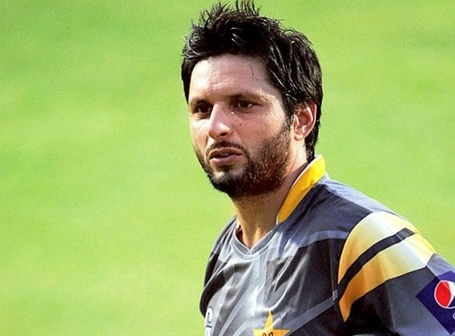 Afridi requests PCB to include Akmal in T20 Squad